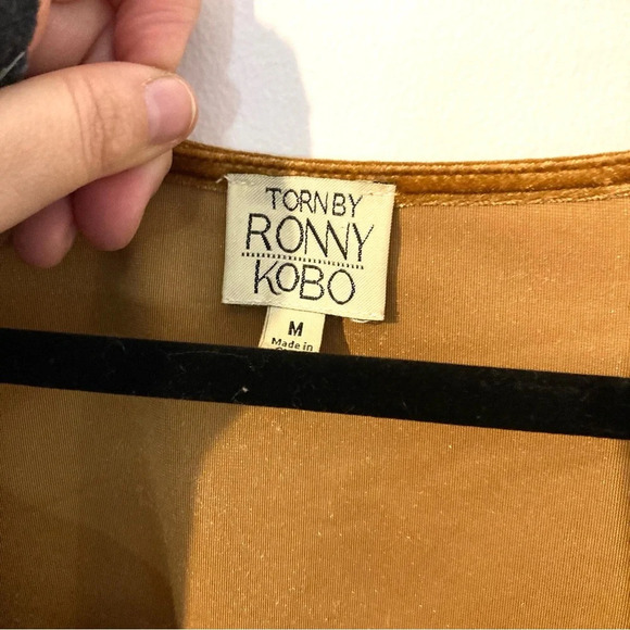 Torn by Ronny Kobo Sabrina Bell Sleeve Velvet Top M - Picture 4 of 7